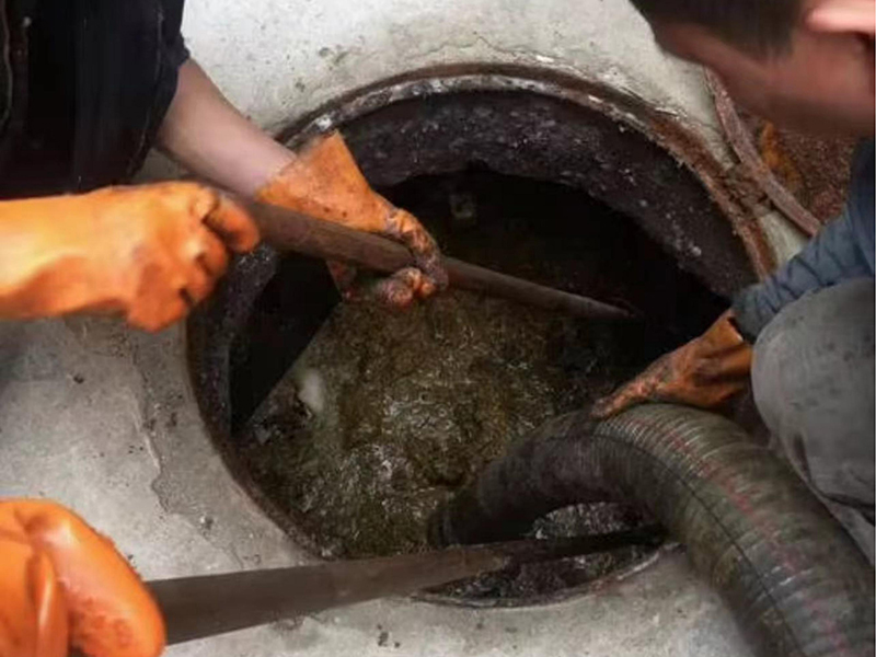 龙港清理化粪池时如何避免沼气的危害?